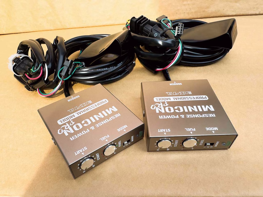 新商品のミニコンプロダブルキットは各圧力センターに対して装着することで車両カスタムに合わせた燃調や点火マッピングの緻密なセッティングが可能となる。